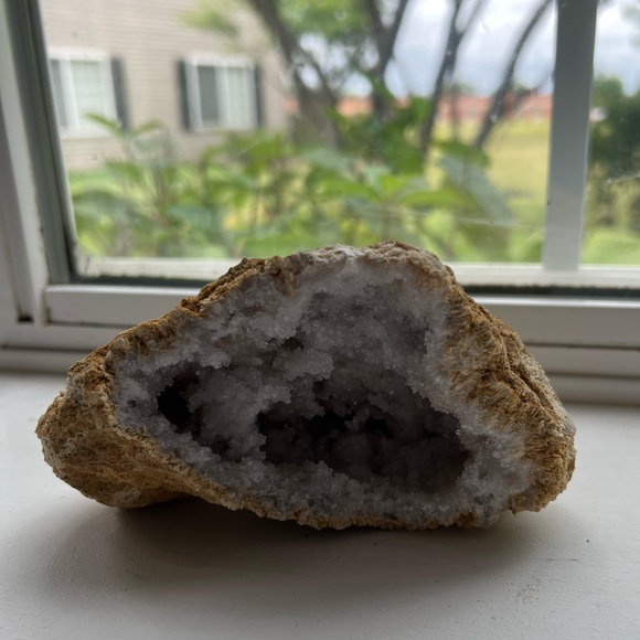 White Quartz Geode - Picture 4 of 5